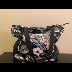 Tote bag with compartments